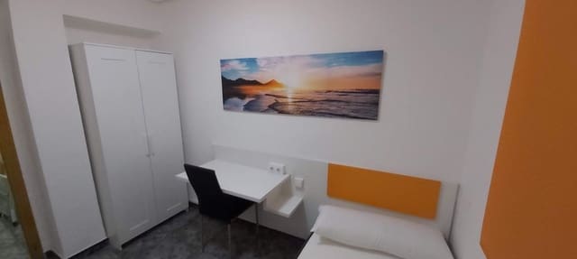 3 bedroom Flat for sale in Els Orriols, Valencia city - € 142,000 (Ref: 9455857)