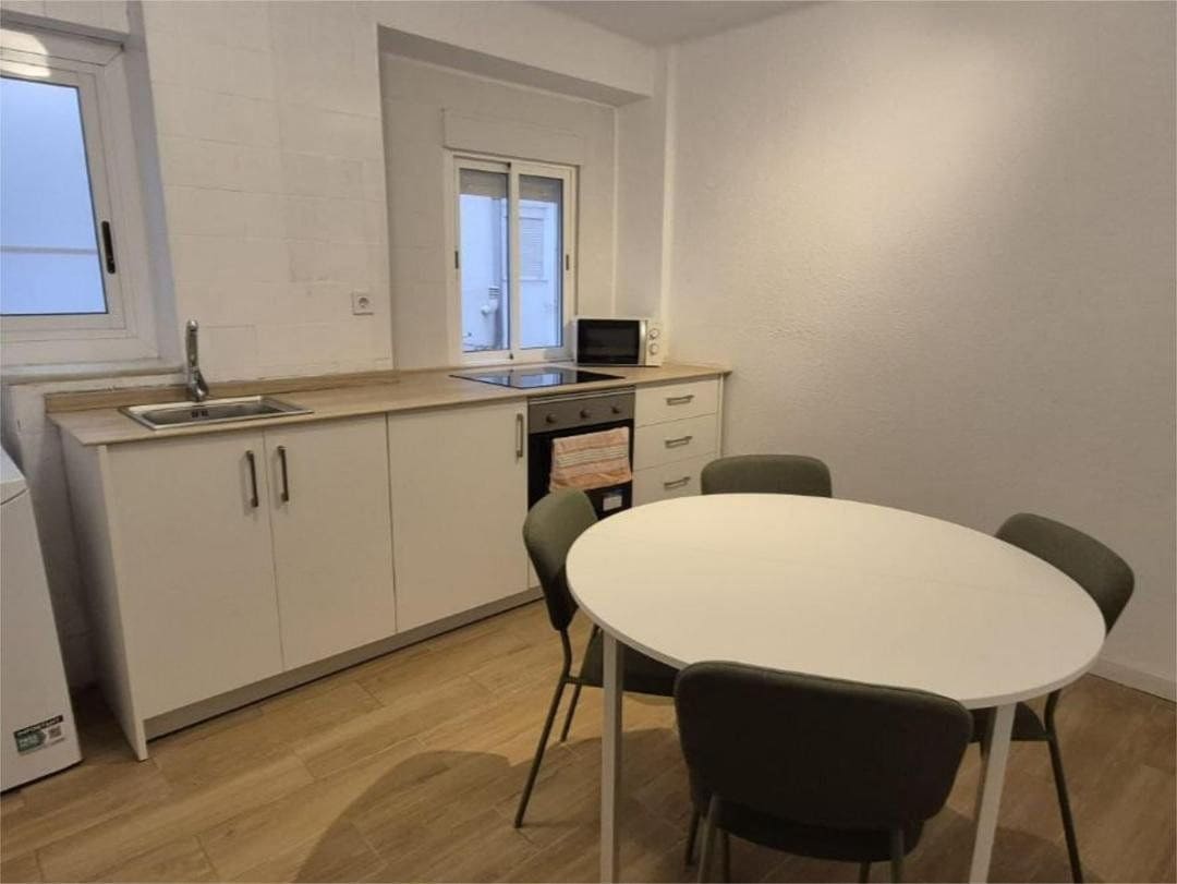 2 slaapkamer Flat te huur in Valencia stad - € 1.100 (Ref: 9465201)