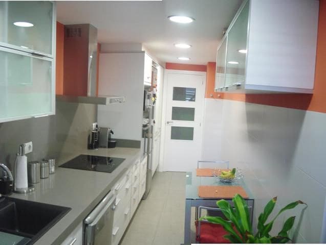 Piso de 2 habitaciones en València ciudad en alquiler con garaje - 1.400 € (Ref: 9465204)