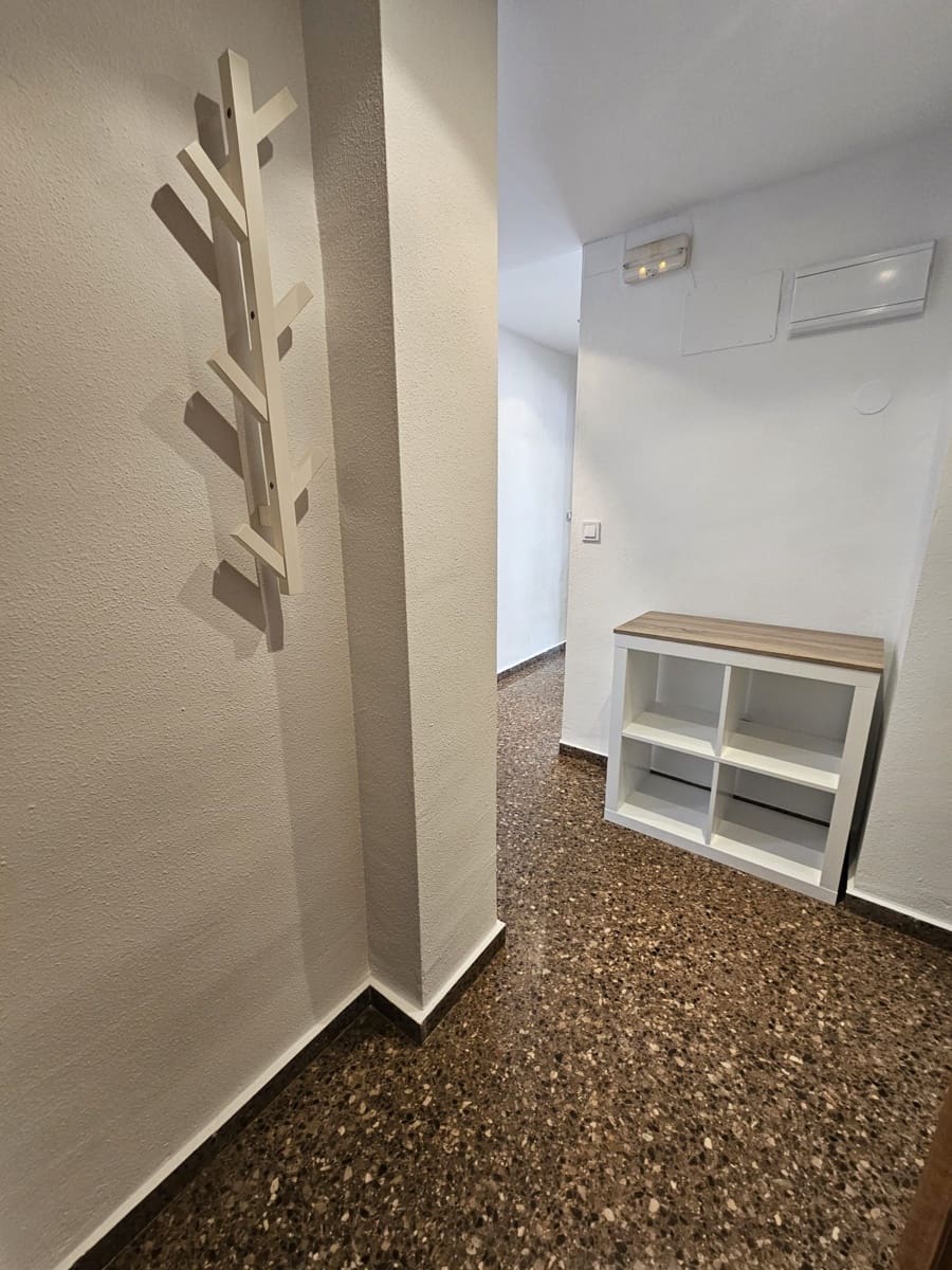3 sovrum Lägenhet att hyra i Valencia stad - 1 100 € (Ref: 9470316)