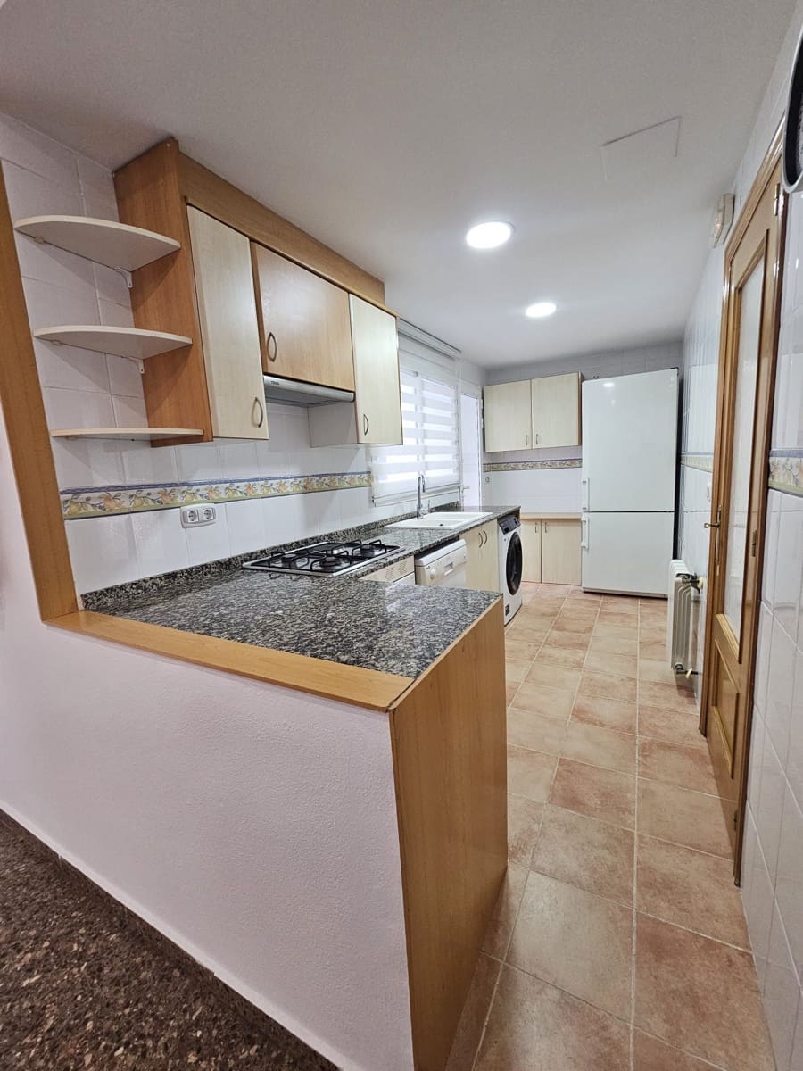 3 sovrum Lägenhet att hyra i Valencia stad - 1 100 € (Ref: 9470316)