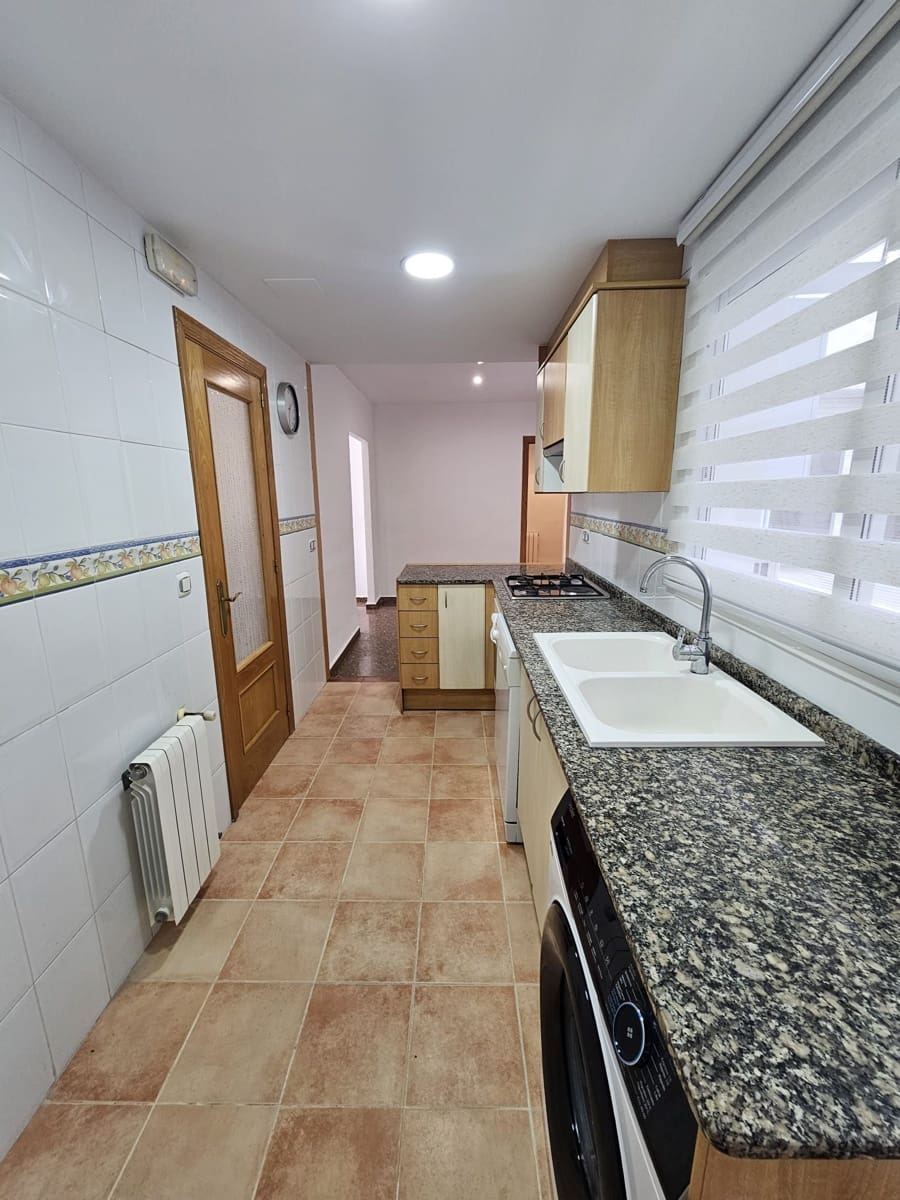 3 sovrum Lägenhet att hyra i Valencia stad - 1 100 € (Ref: 9470316)