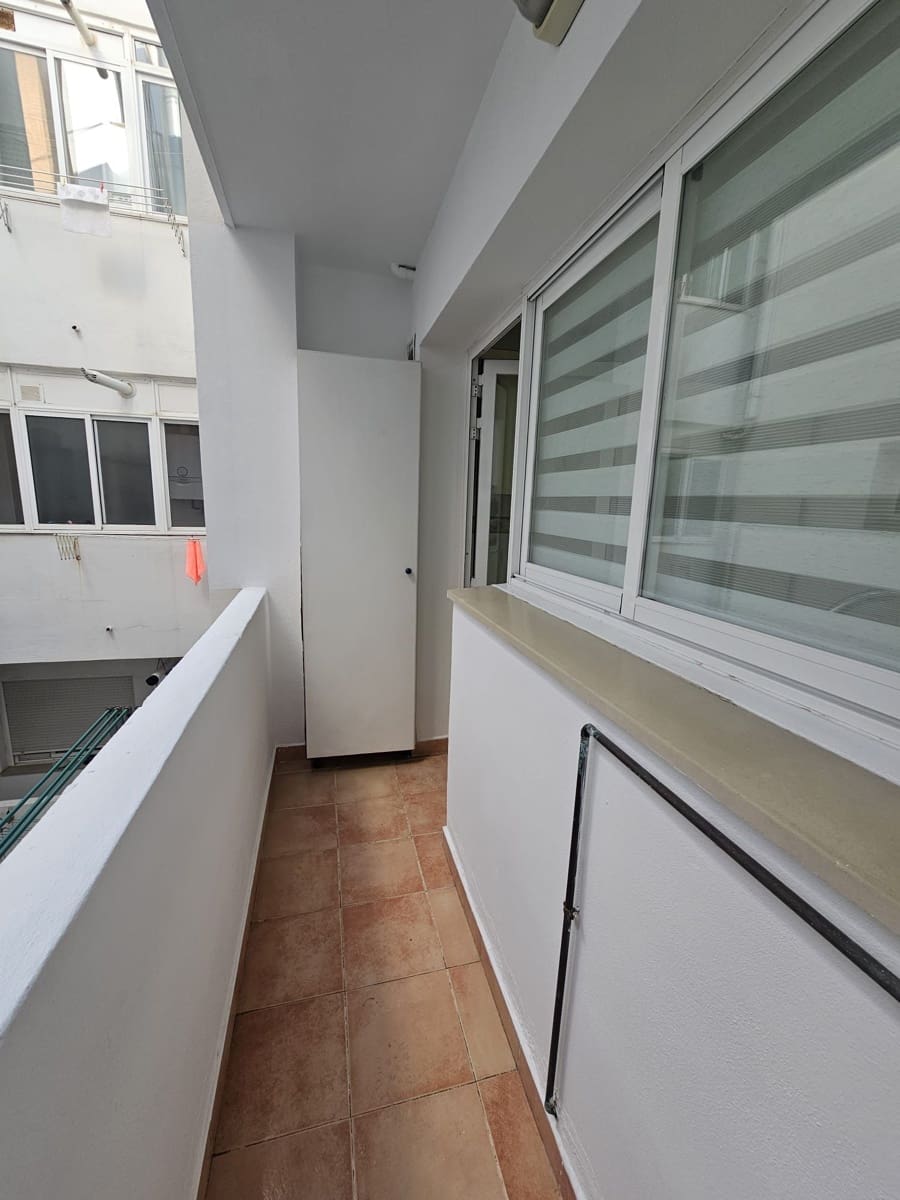 3 sovrum Lägenhet att hyra i Valencia stad - 1 100 € (Ref: 9470316)
