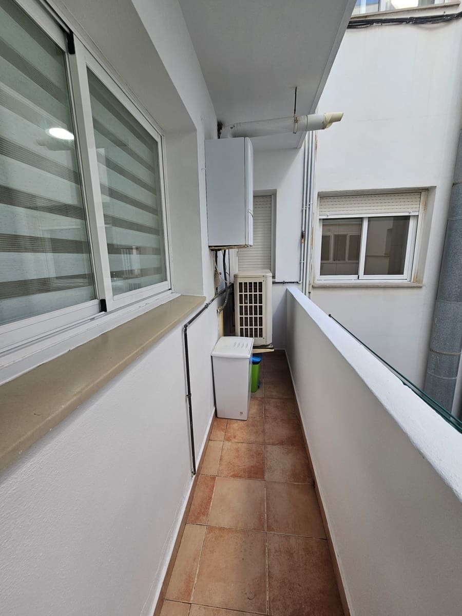 3 sovrum Lägenhet att hyra i Valencia stad - 1 100 € (Ref: 9470316)