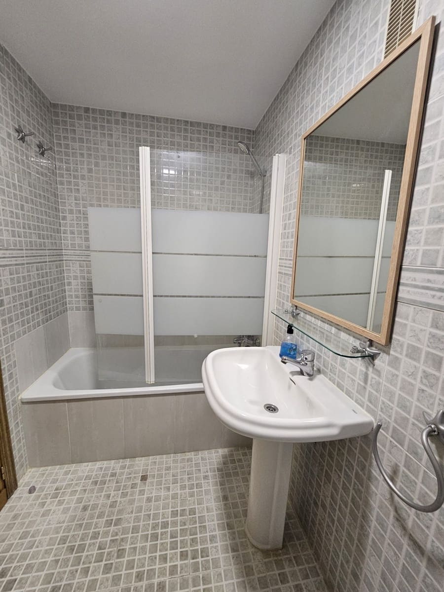 3 sovrum Lägenhet att hyra i Valencia stad - 1 100 € (Ref: 9470316)