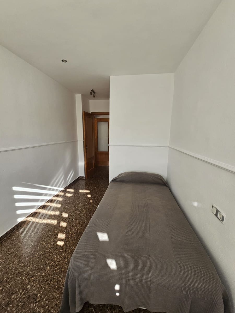 3 sovrum Lägenhet att hyra i Valencia stad - 1 100 € (Ref: 9470316)