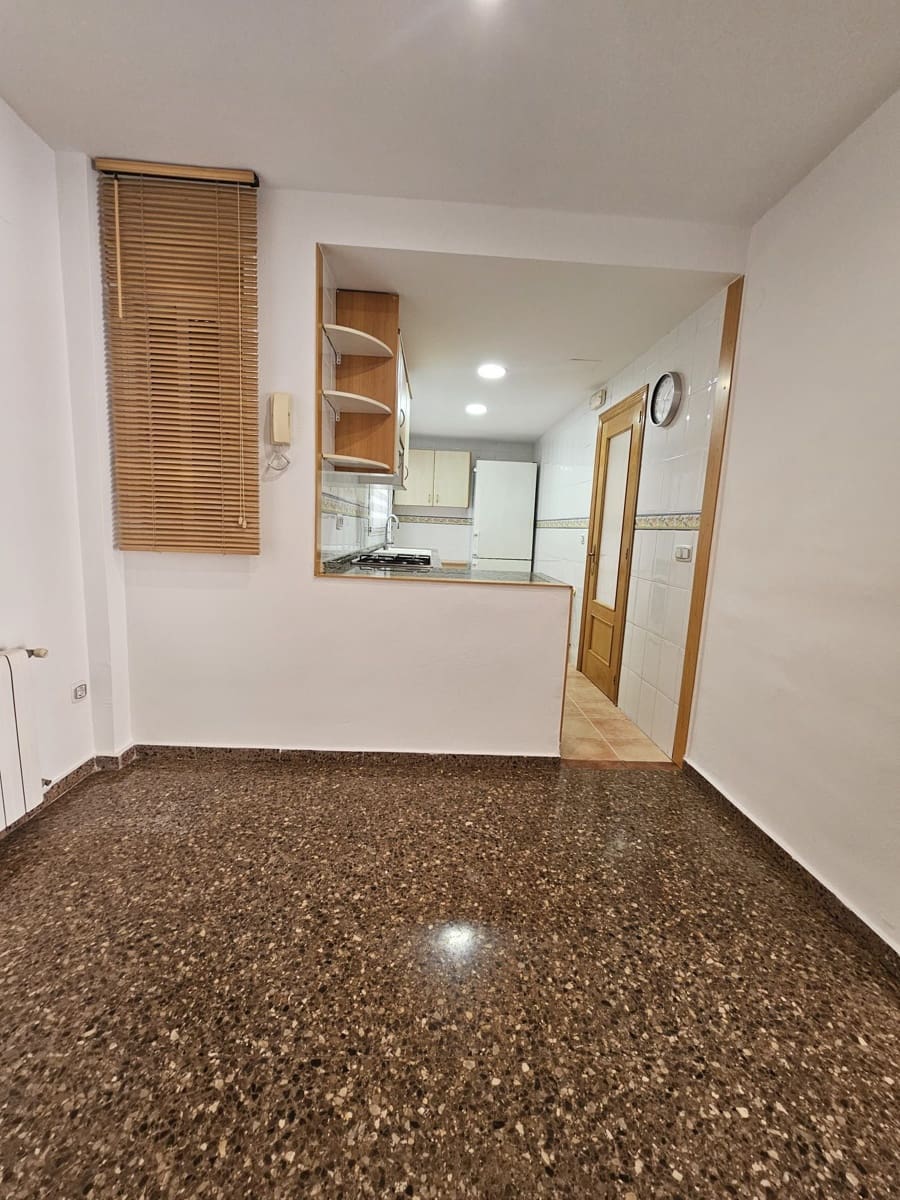 3 sovrum Lägenhet att hyra i Valencia stad - 1 100 € (Ref: 9470316)