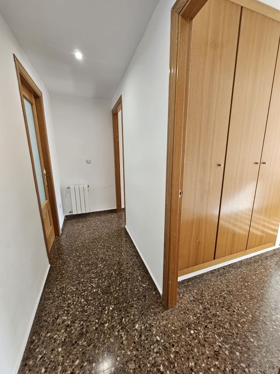 3 sovrum Lägenhet att hyra i Valencia stad - 1 100 € (Ref: 9470316)