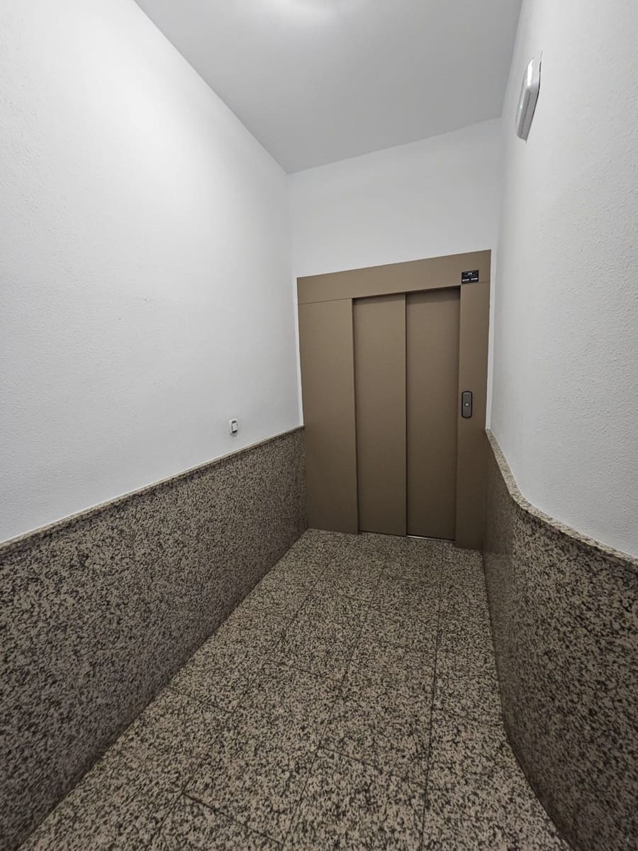 3 sovrum Lägenhet att hyra i Valencia stad - 1 100 € (Ref: 9470316)