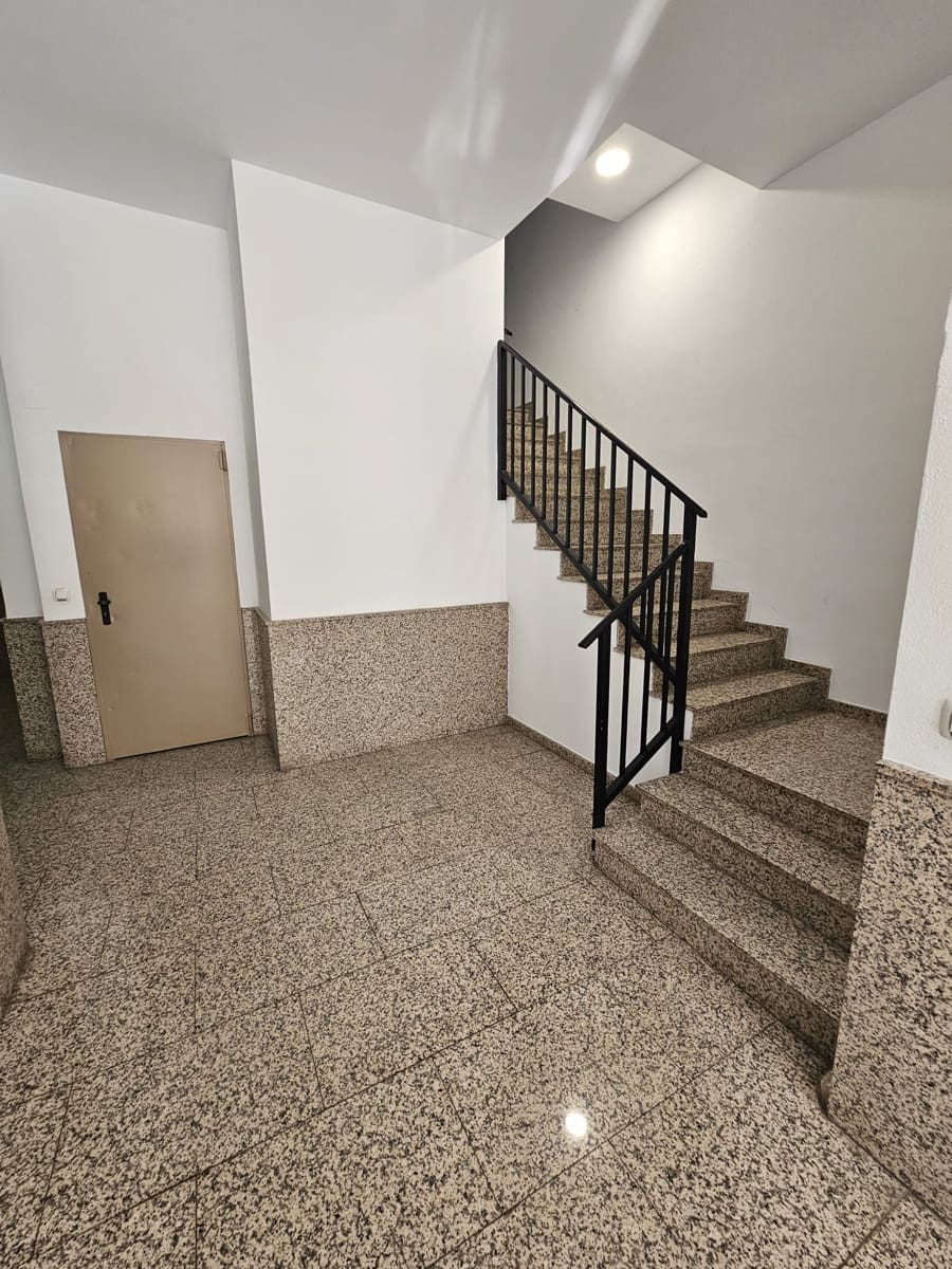 3 sovrum Lägenhet att hyra i Valencia stad - 1 100 € (Ref: 9470316)