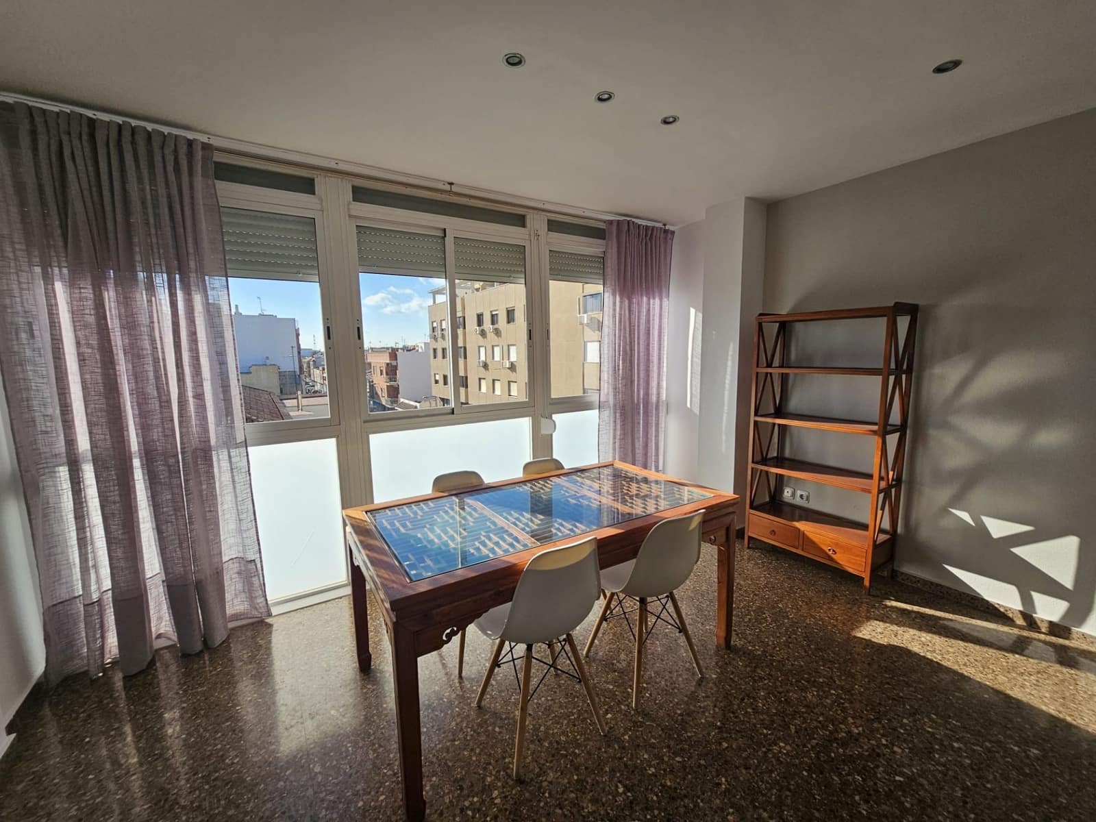 3 sovrum Lägenhet att hyra i Valencia stad - 1 100 € (Ref: 9470316)