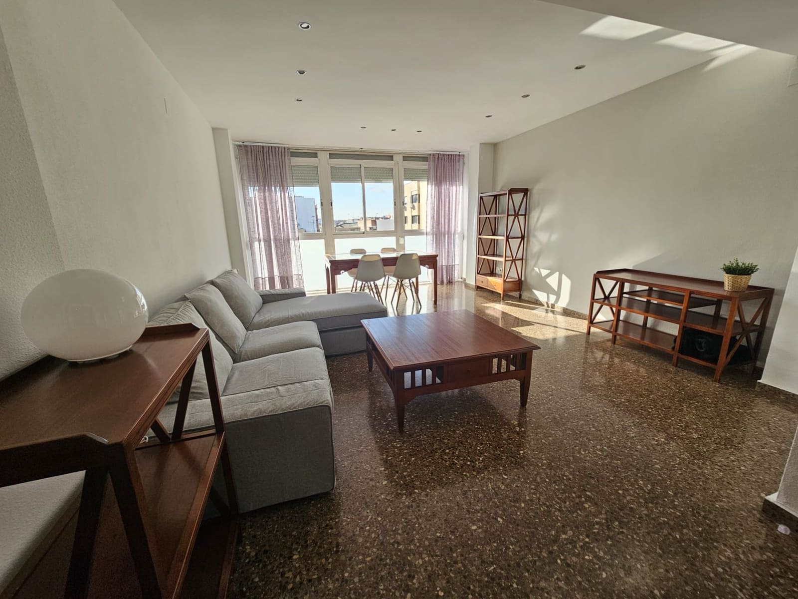 3 sovrum Lägenhet att hyra i Valencia stad - 1 100 € (Ref: 9470316)