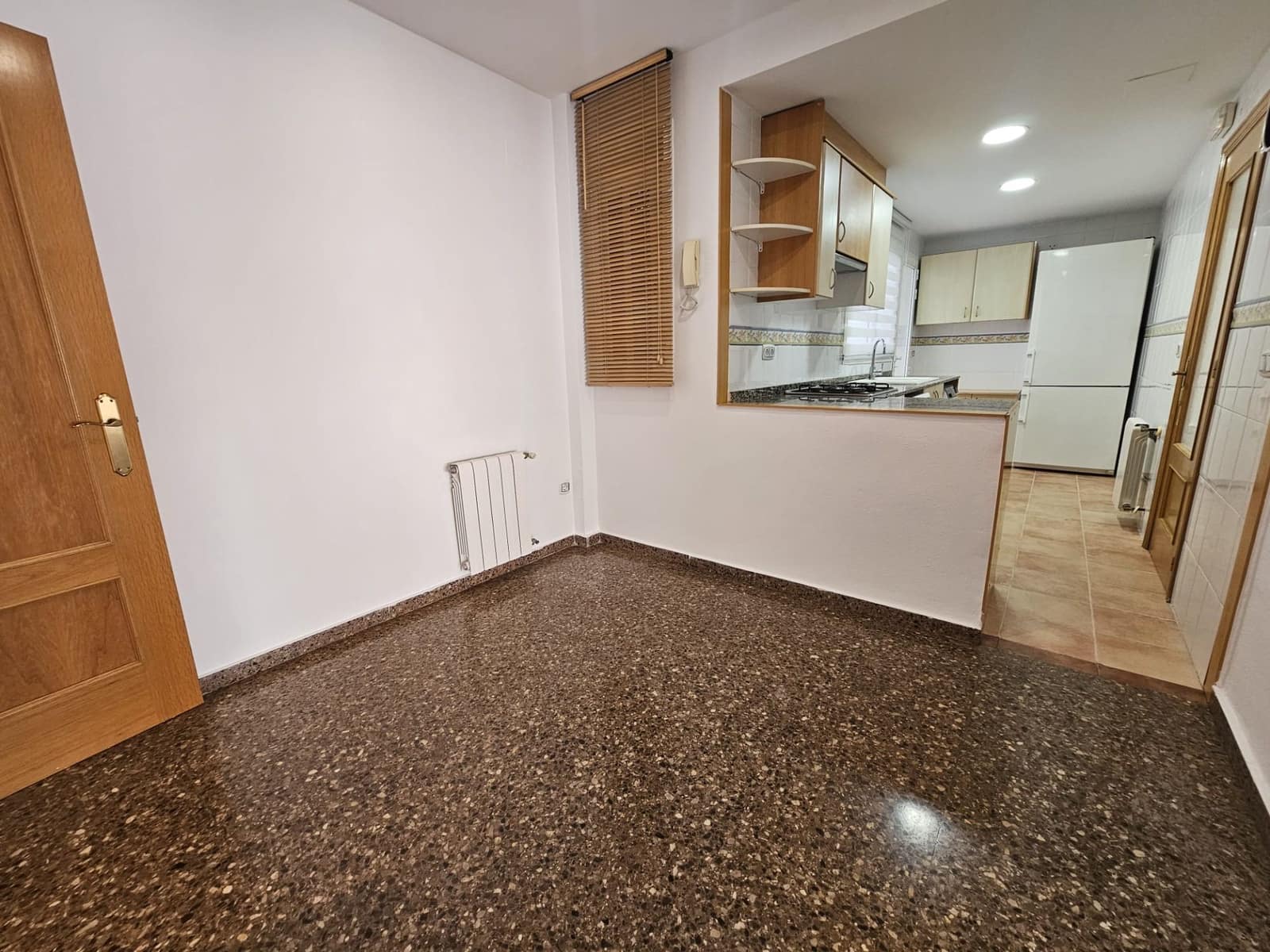 3 sovrum Lägenhet att hyra i Valencia stad - 1 100 € (Ref: 9470316)