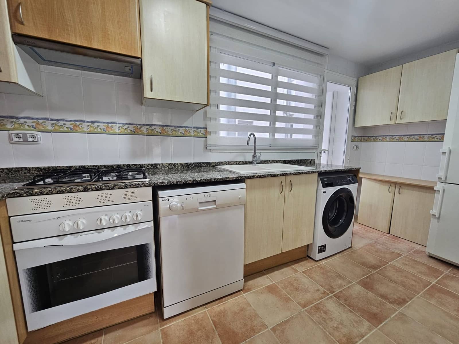 3 sovrum Lägenhet att hyra i Valencia stad - 1 100 € (Ref: 9470316)