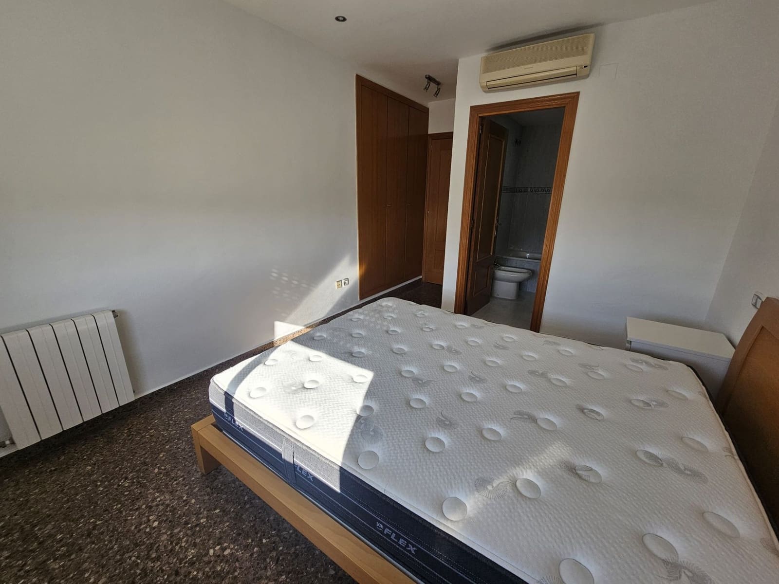 3 sovrum Lägenhet att hyra i Valencia stad - 1 100 € (Ref: 9470316)