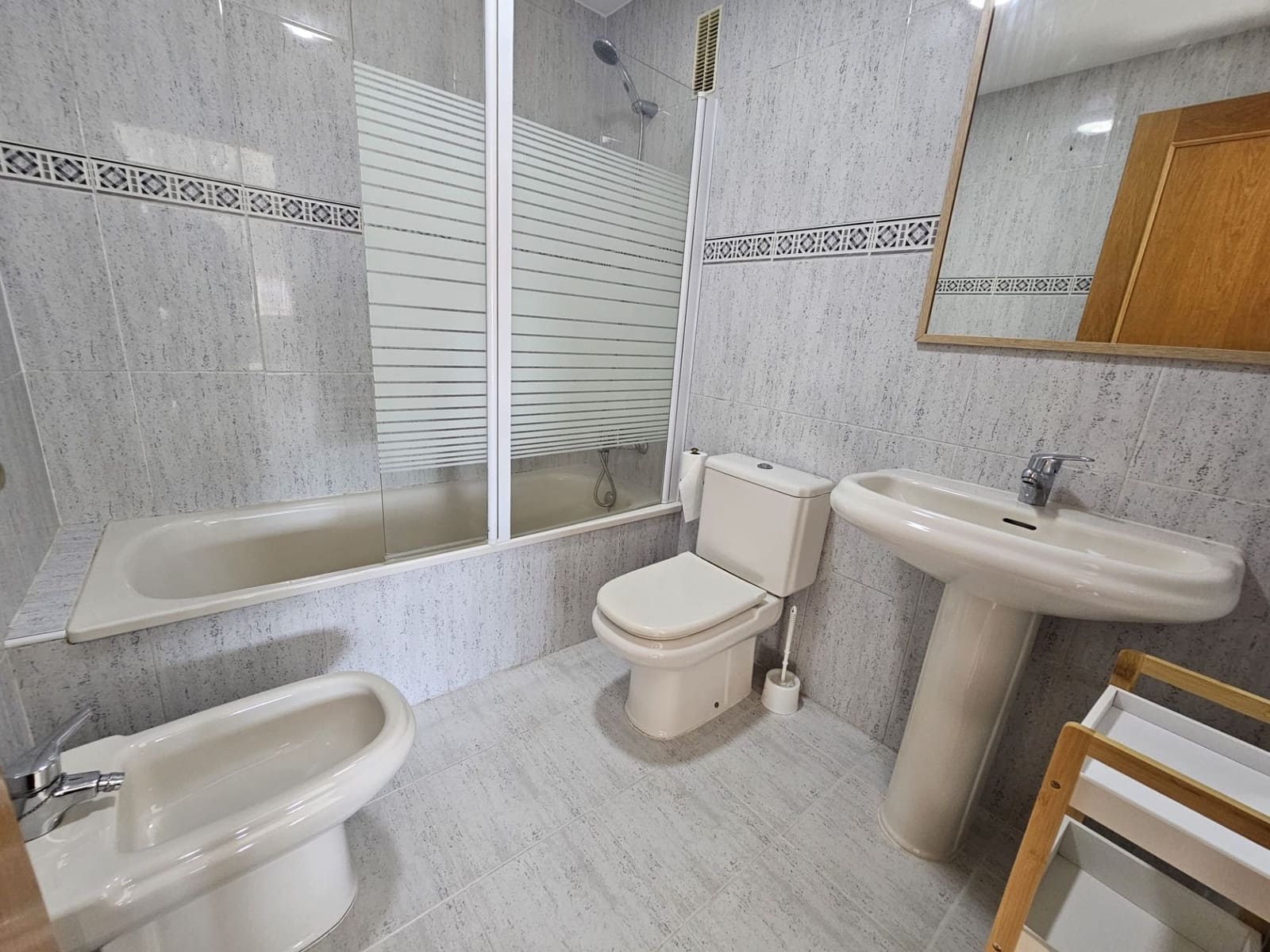 3 sovrum Lägenhet att hyra i Valencia stad - 1 100 € (Ref: 9470316)