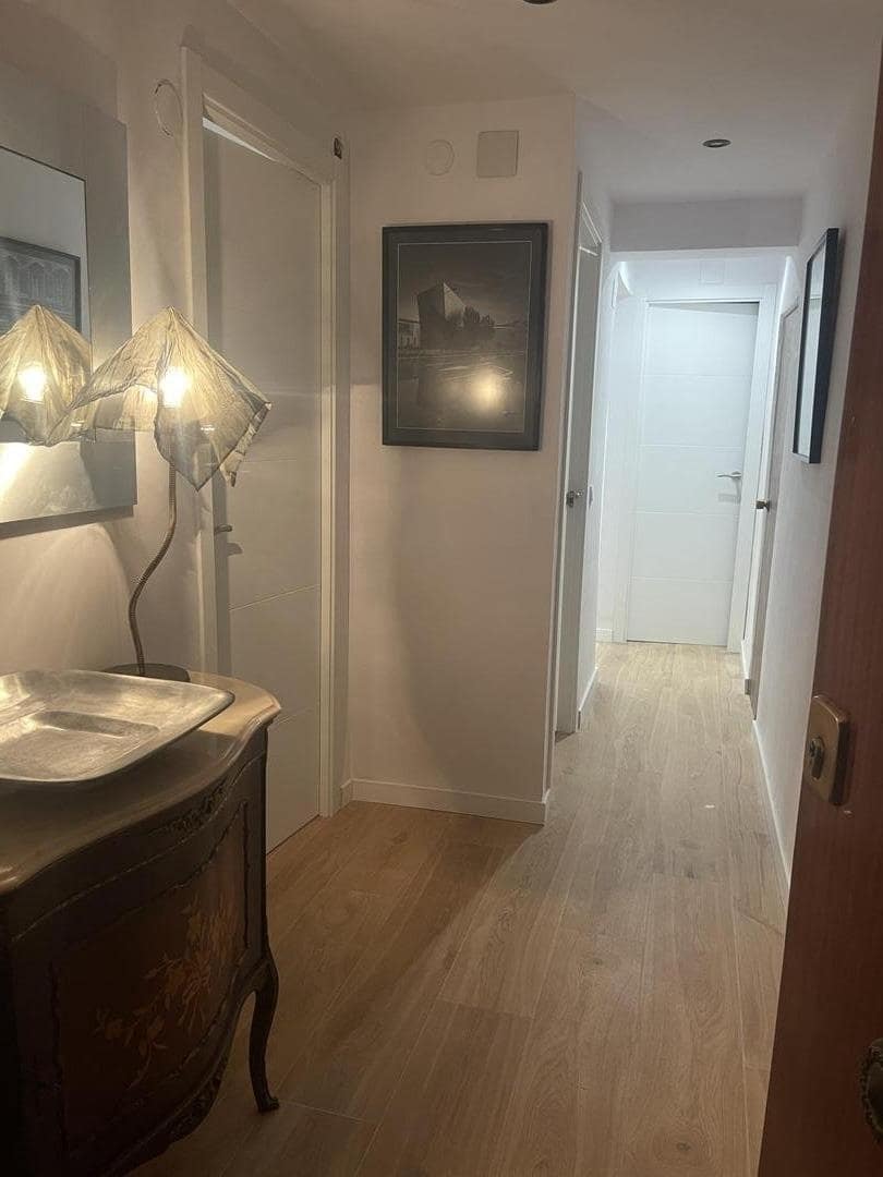 Piso de 2 habitaciones en València ciudad en alquiler - 1.080 € (Ref: 9532117)