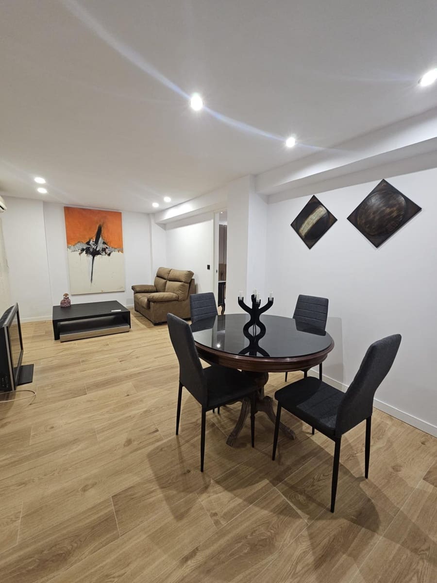 Piso de 2 habitaciones en València ciudad en alquiler - 1.080 € (Ref: 9532117)