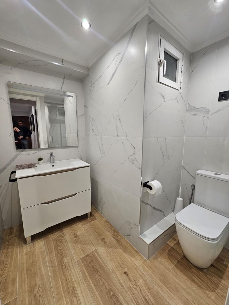 Piso de 2 habitaciones en València ciudad en alquiler - 1.080 € (Ref: 9532117)