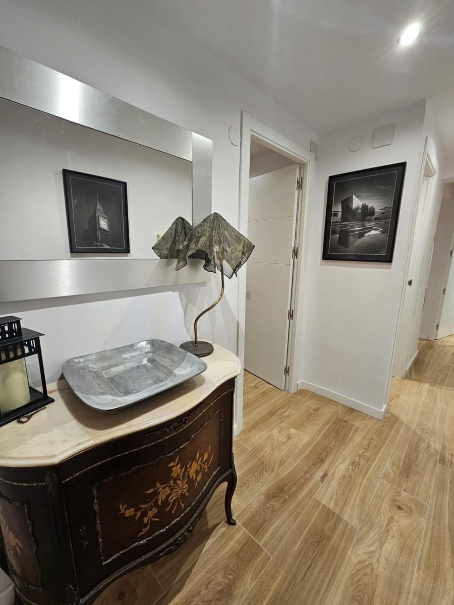 Piso de 2 habitaciones en València ciudad en alquiler - 1.080 € (Ref: 9532117)