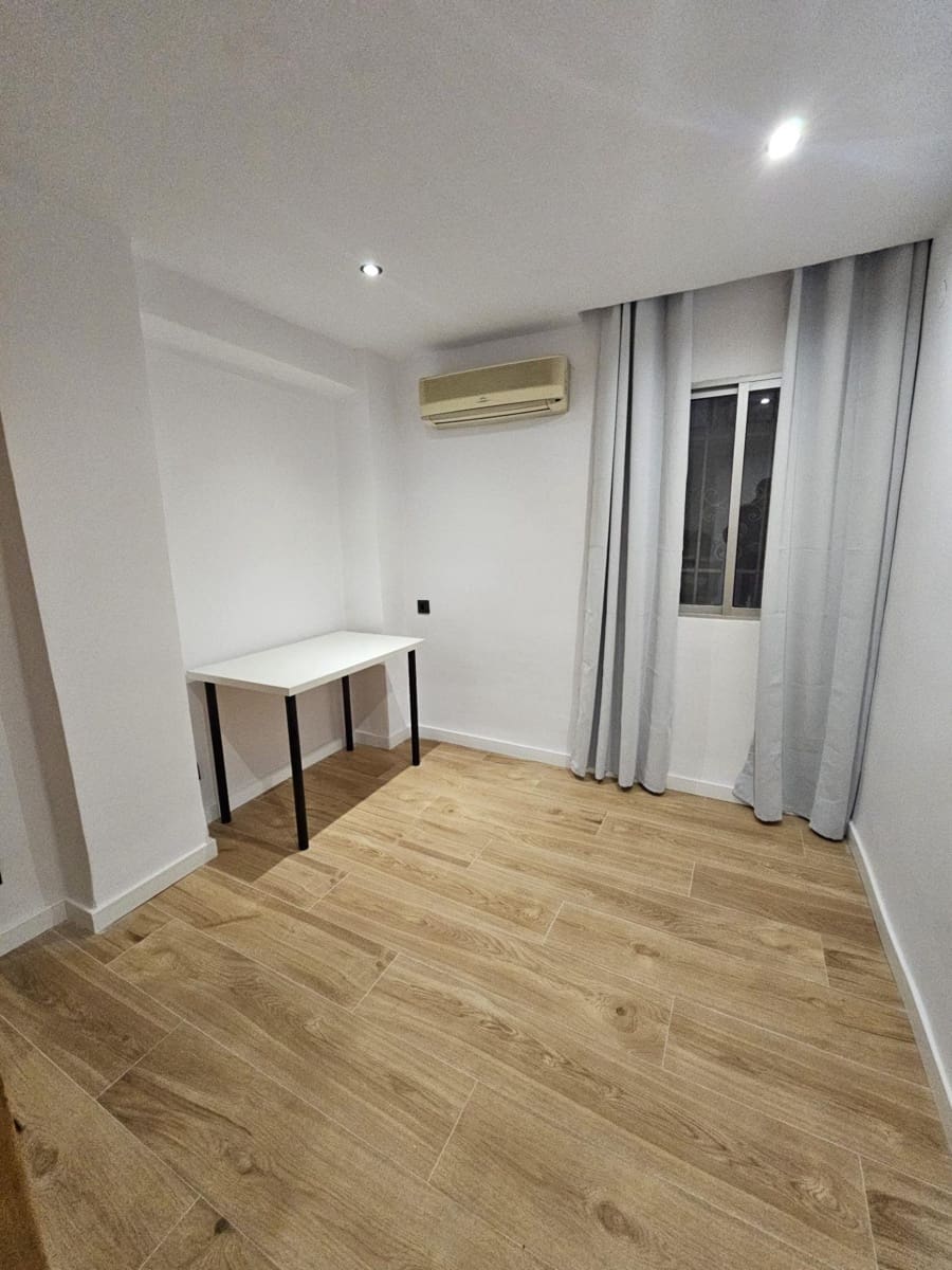 Piso de 2 habitaciones en València ciudad en alquiler - 1.080 € (Ref: 9532117)