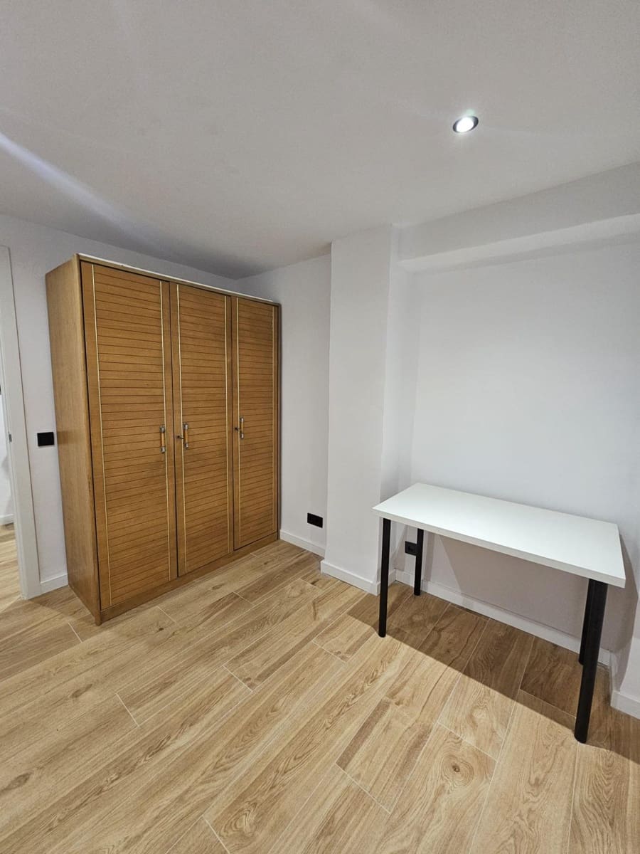 Piso de 2 habitaciones en València ciudad en alquiler - 1.080 € (Ref: 9532117)