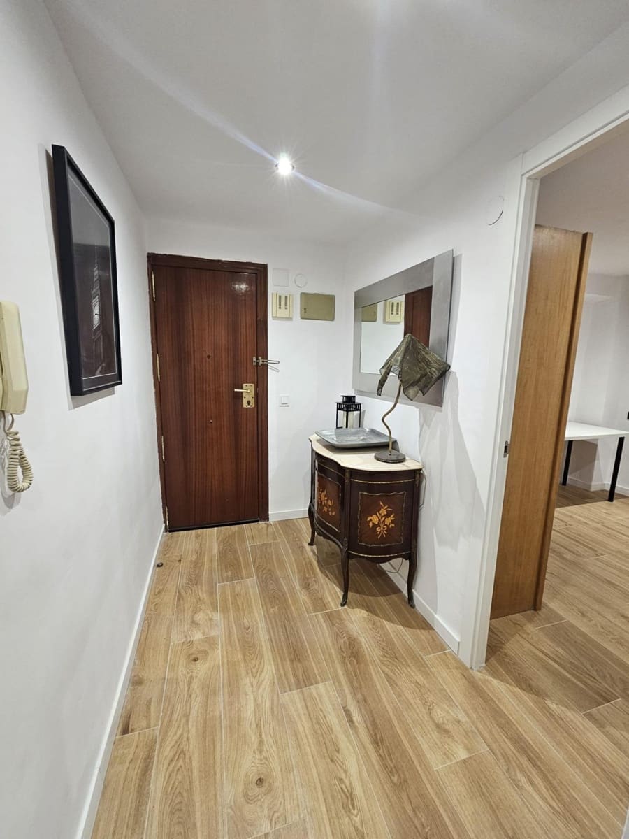 Piso de 2 habitaciones en València ciudad en alquiler - 1.080 € (Ref: 9532117)