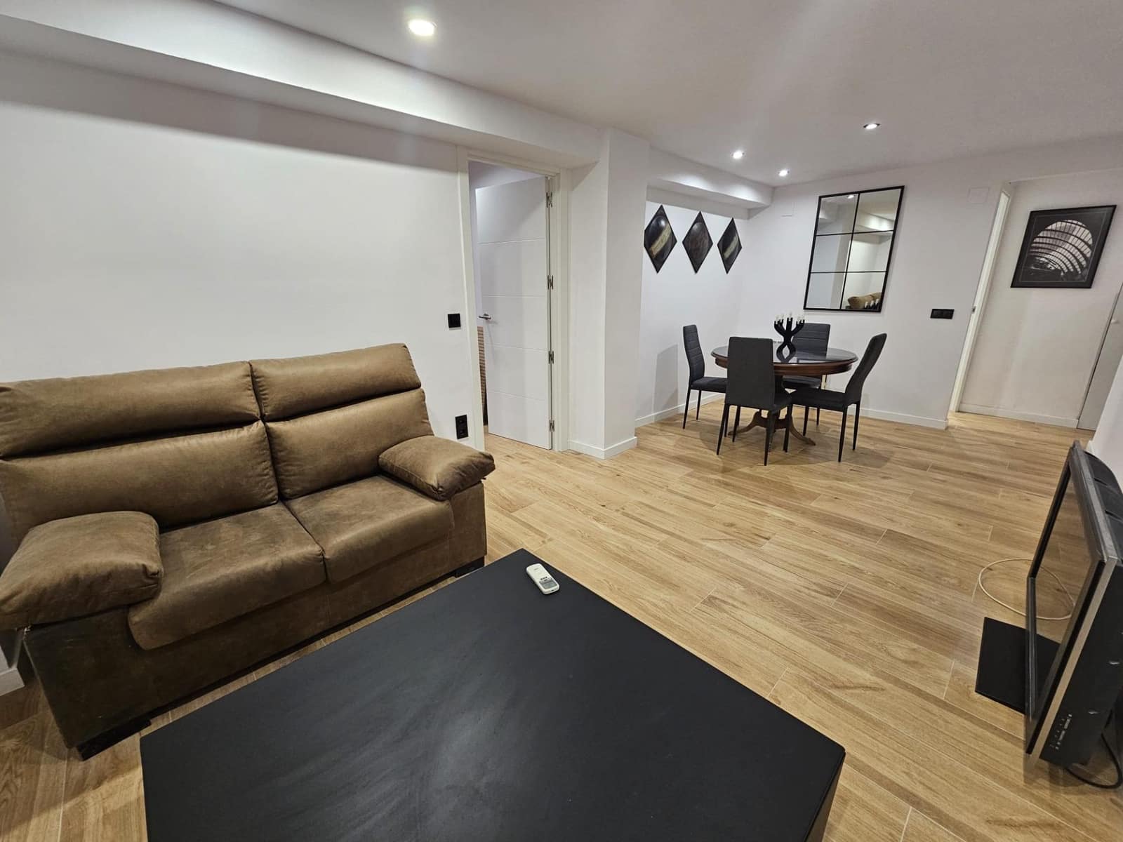 Piso de 2 habitaciones en València ciudad en alquiler - 1.080 € (Ref: 9532117)