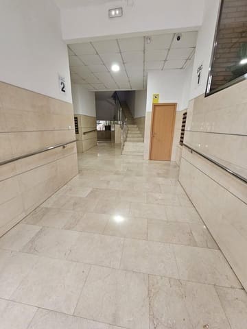 Autotalli vuokrattavana paikassa En Corts, Valencia kaupunki - 135 € (Ref: 9532124)