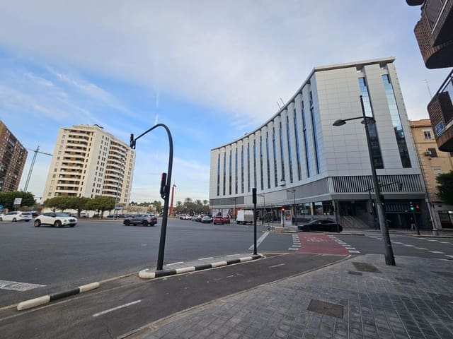 Autotalli vuokrattavana paikassa En Corts, Valencia kaupunki - 135 € (Ref: 9532124)