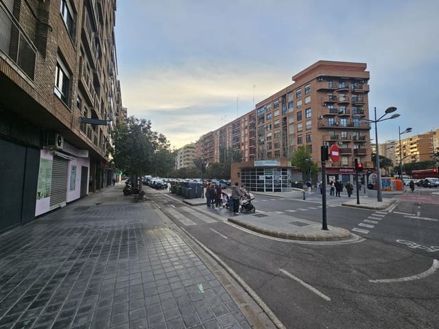 Autotalli vuokrattavana paikassa En Corts, Valencia kaupunki - 135 € (Ref: 9532124)