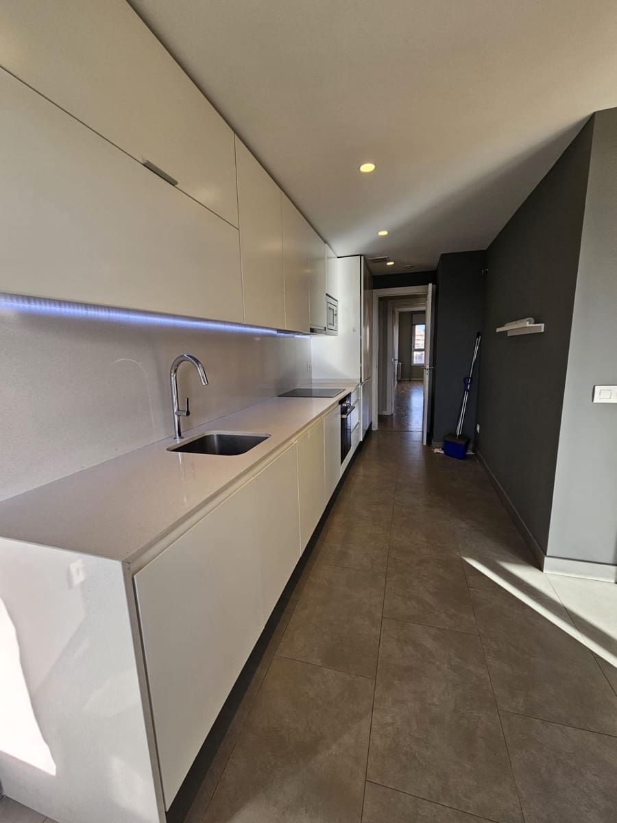 Appartement de 3 chambres à louer à Valence ville avec garage - 2 600 € (Ref: 9532125)