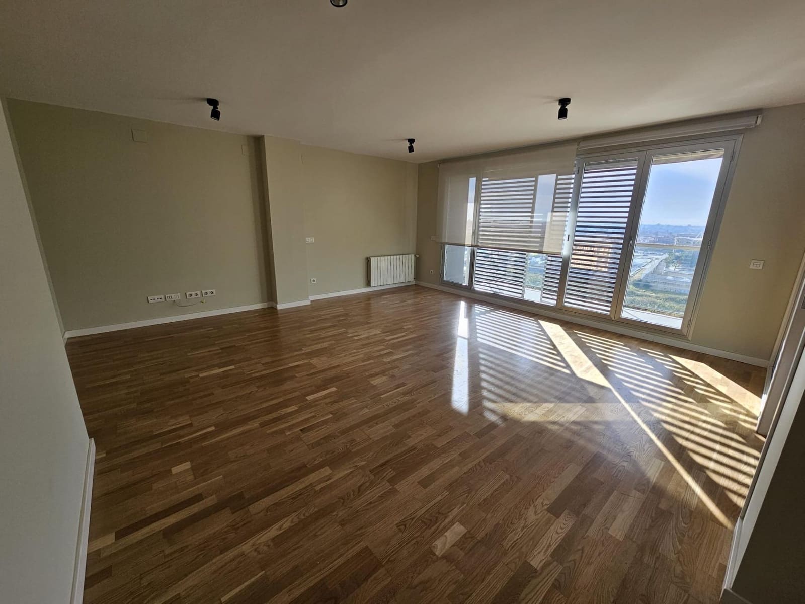 Appartement de 3 chambres à louer à Valence ville avec garage - 2 600 € (Ref: 9532125)