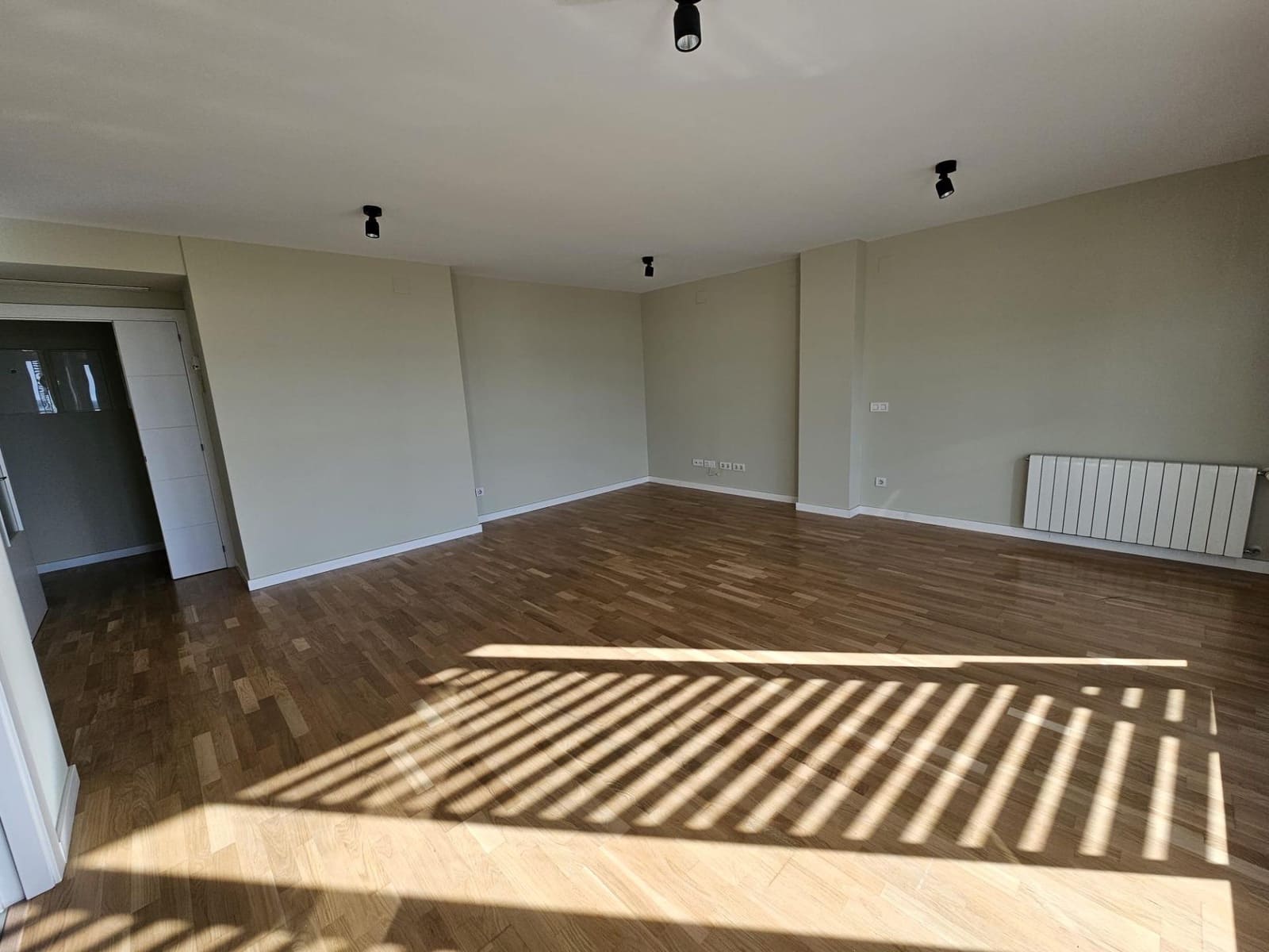 Appartement de 3 chambres à louer à Valence ville avec garage - 2 600 € (Ref: 9532125)
