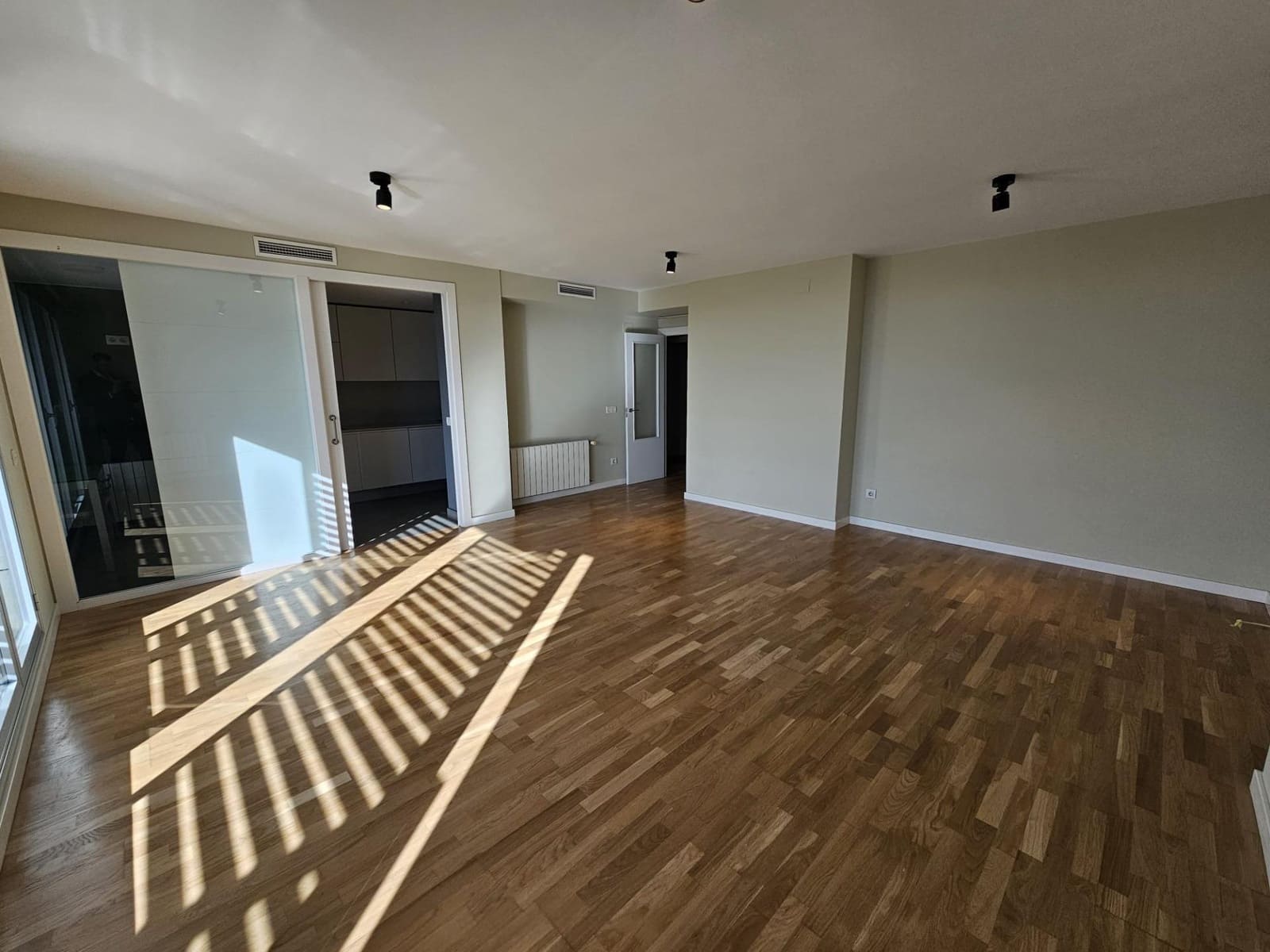 Appartement de 3 chambres à louer à Valence ville avec garage - 2 600 € (Ref: 9532125)