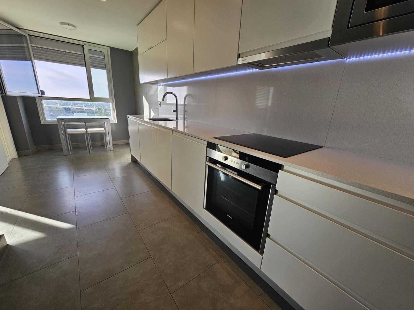 Appartement de 3 chambres à louer à Valence ville avec garage - 2 600 € (Ref: 9532125)