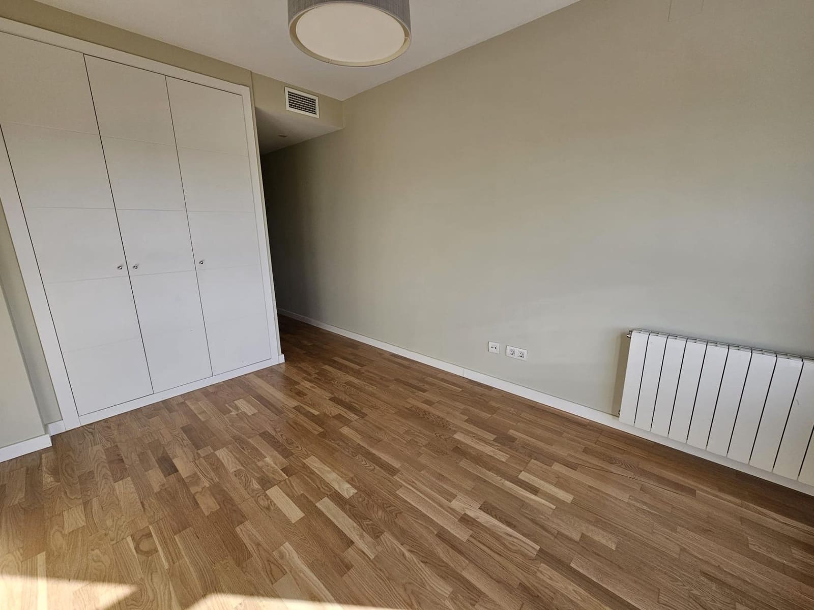 Appartement de 3 chambres à louer à Valence ville avec garage - 2 600 € (Ref: 9532125)