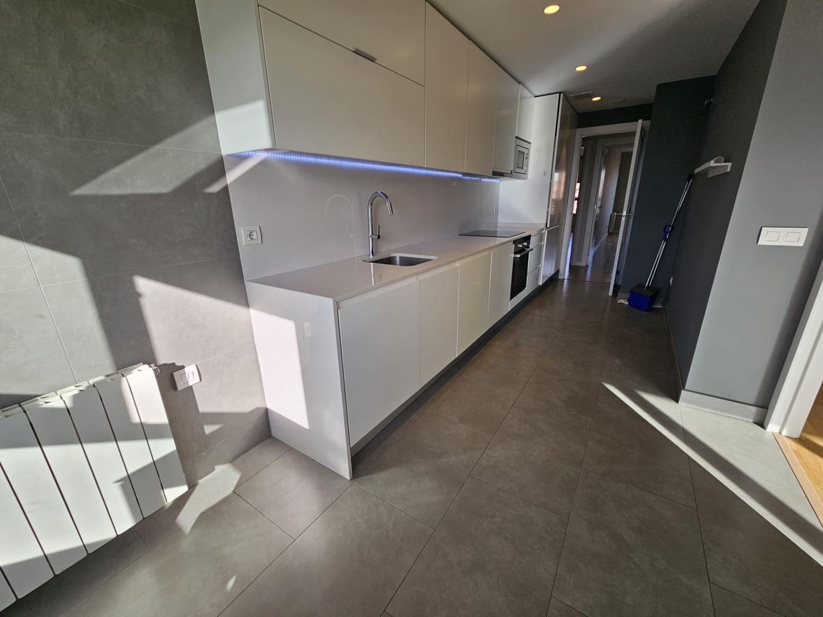 Appartement de 3 chambres à louer à Valence ville avec garage - 2 600 € (Ref: 9532125)