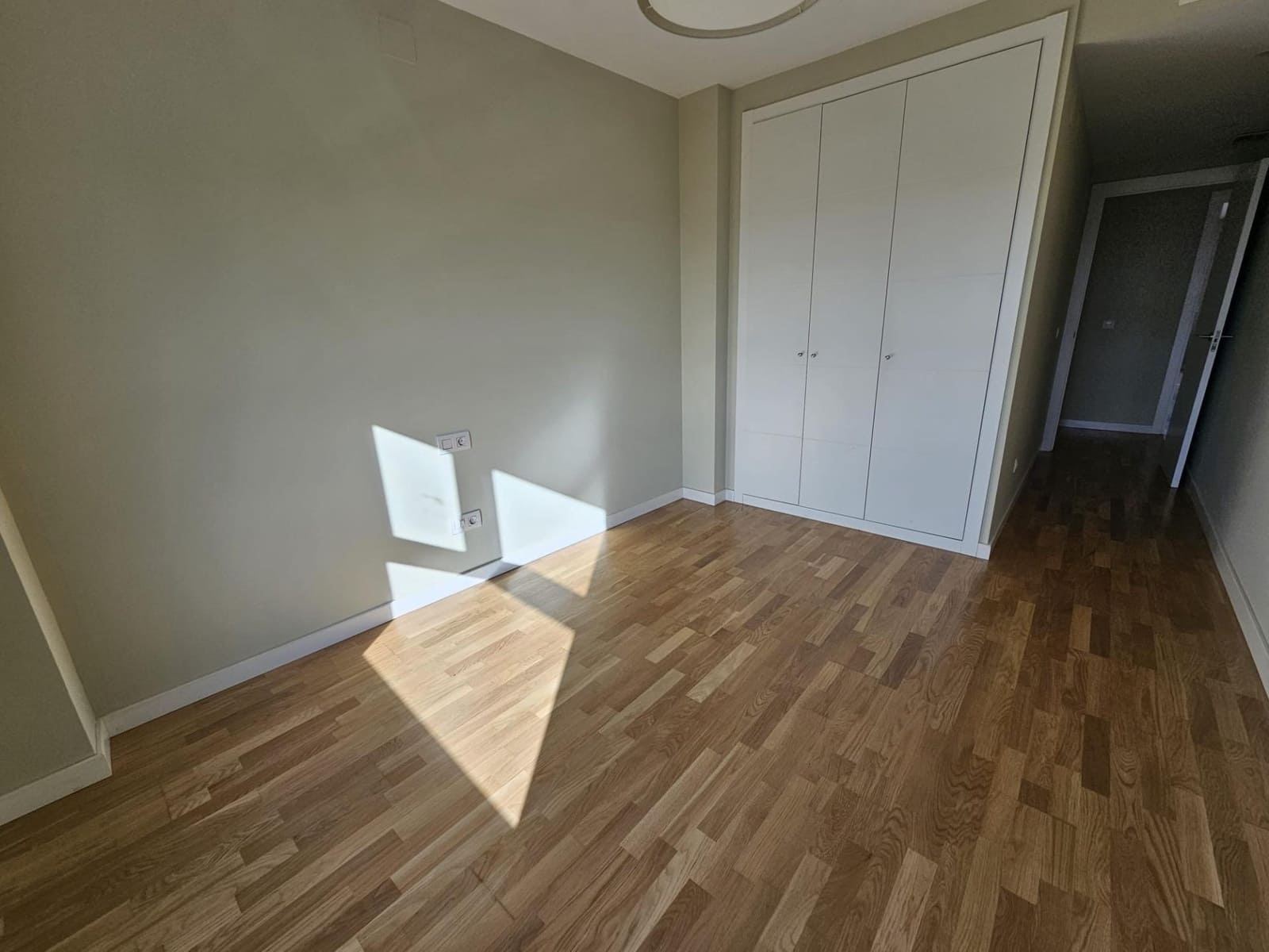 Appartement de 3 chambres à louer à Valence ville avec garage - 2 600 € (Ref: 9532125)