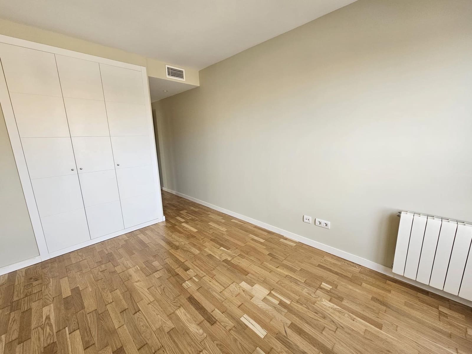 Appartement de 3 chambres à louer à Valence ville avec garage - 2 600 € (Ref: 9532125)