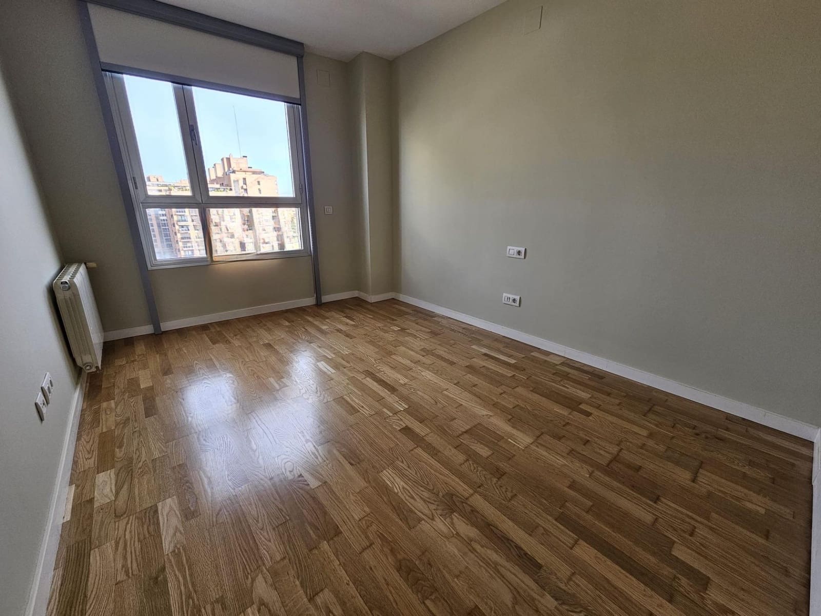 Appartement de 3 chambres à louer à Valence ville avec garage - 2 600 € (Ref: 9532125)