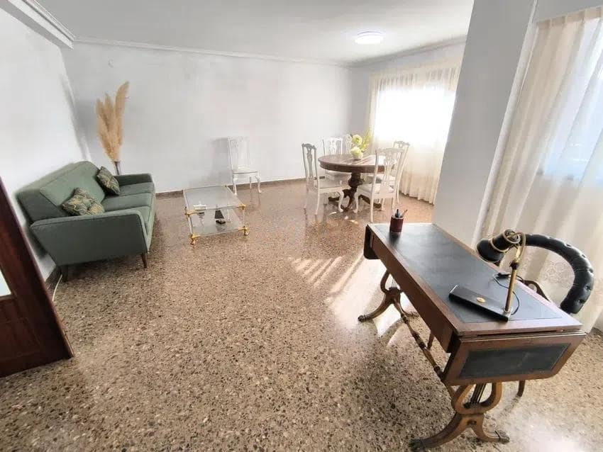 Piso de 3 habitaciones en València ciudad en alquiler con garaje - 1.350 € (Ref: 9532130)