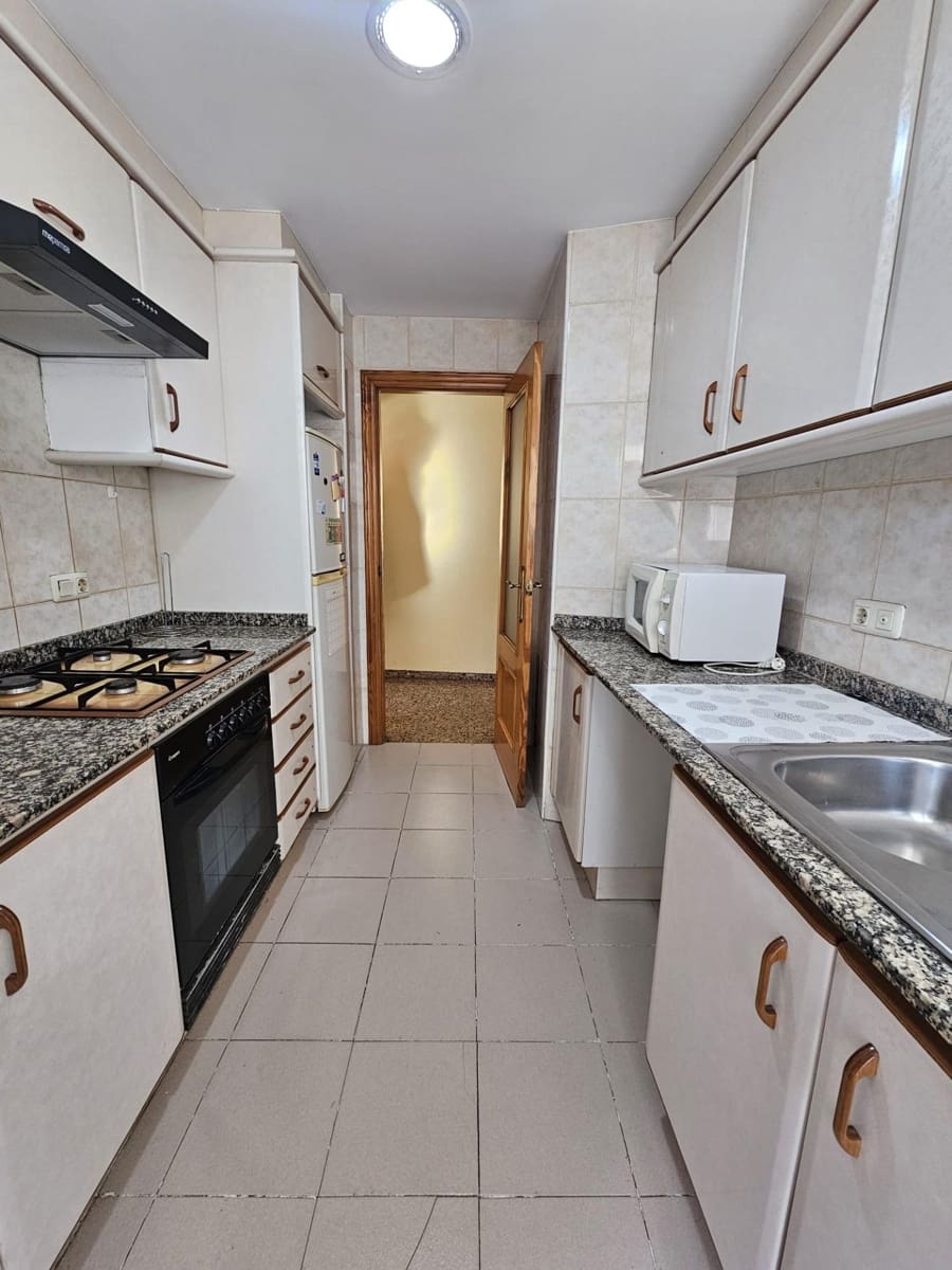 Piso de 3 habitaciones en València ciudad en alquiler con garaje - 1.300 € (Ref: 9532133)