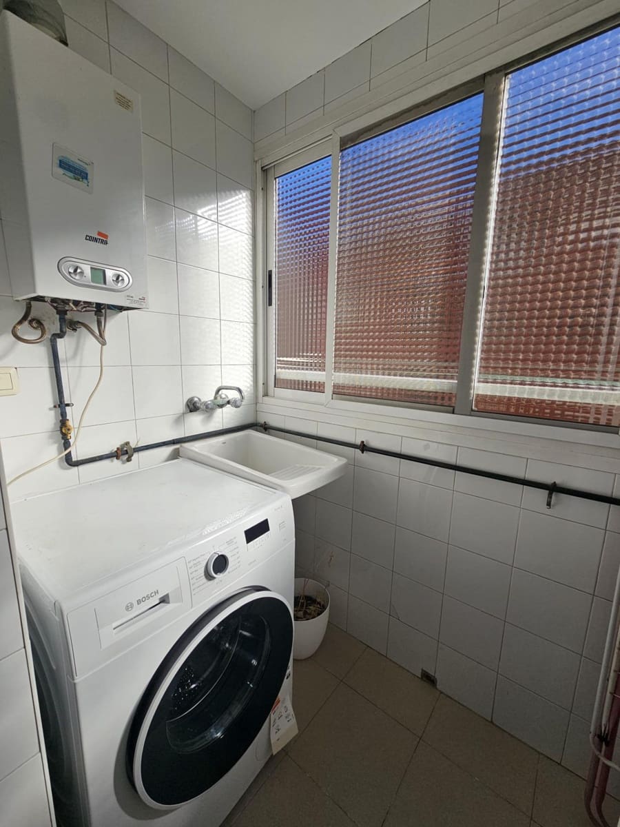 Piso de 3 habitaciones en València ciudad en alquiler con garaje - 1.300 € (Ref: 9532133)