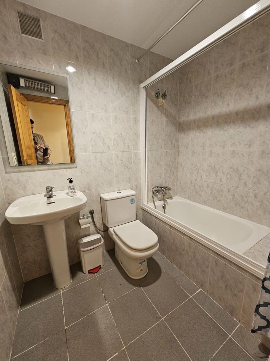 Piso de 3 habitaciones en València ciudad en alquiler con garaje - 1.300 € (Ref: 9532133)