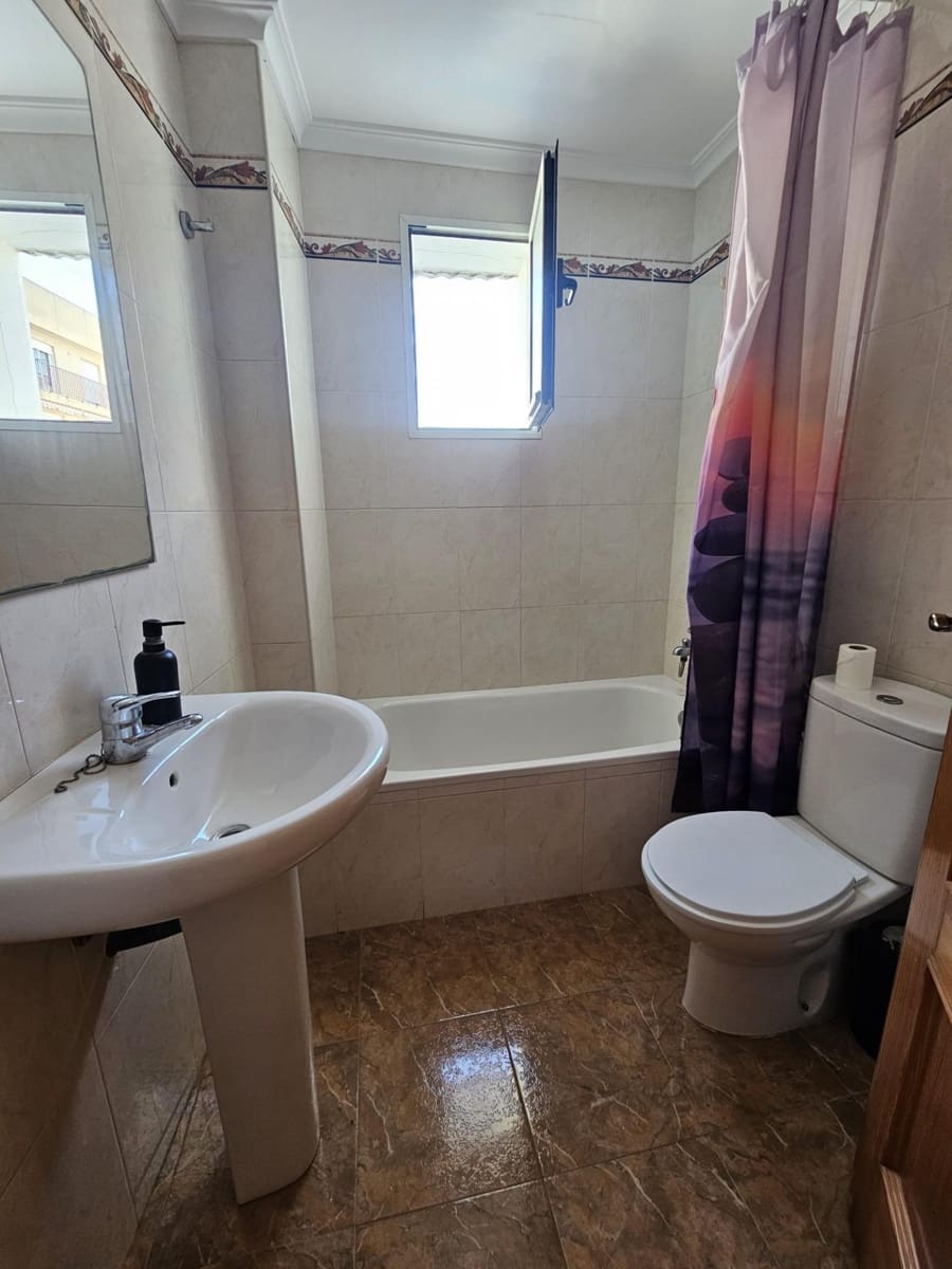 Piso de 3 habitaciones en València ciudad en alquiler con garaje - 1.300 € (Ref: 9532133)