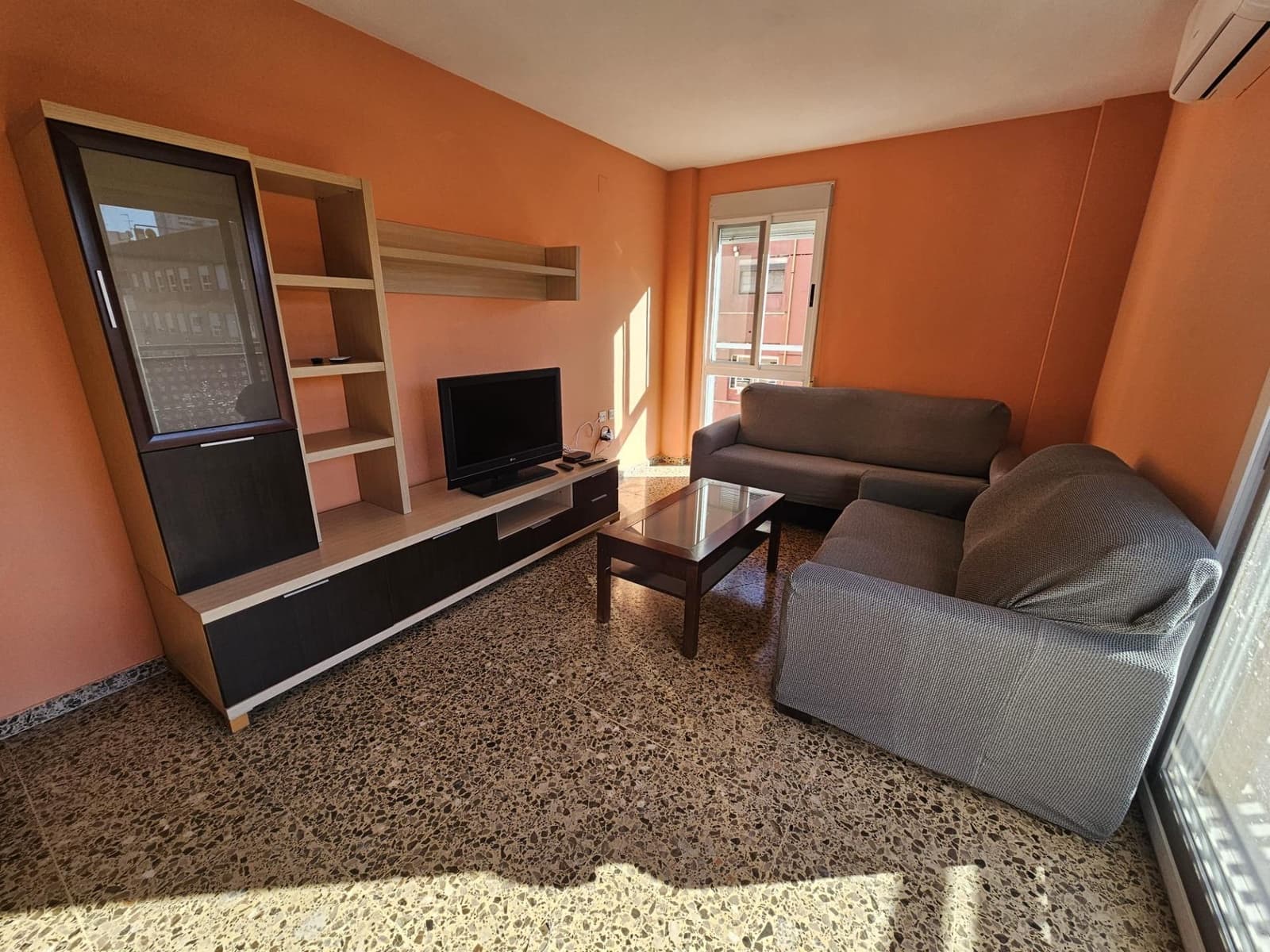 Piso de 3 habitaciones en València ciudad en alquiler con garaje - 1.300 € (Ref: 9532133)