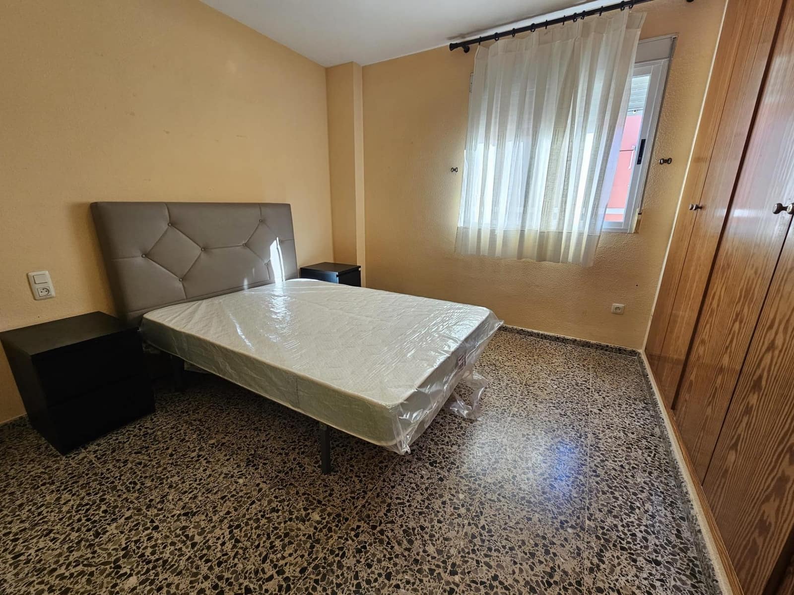 Piso de 3 habitaciones en València ciudad en alquiler con garaje - 1.300 € (Ref: 9532133)