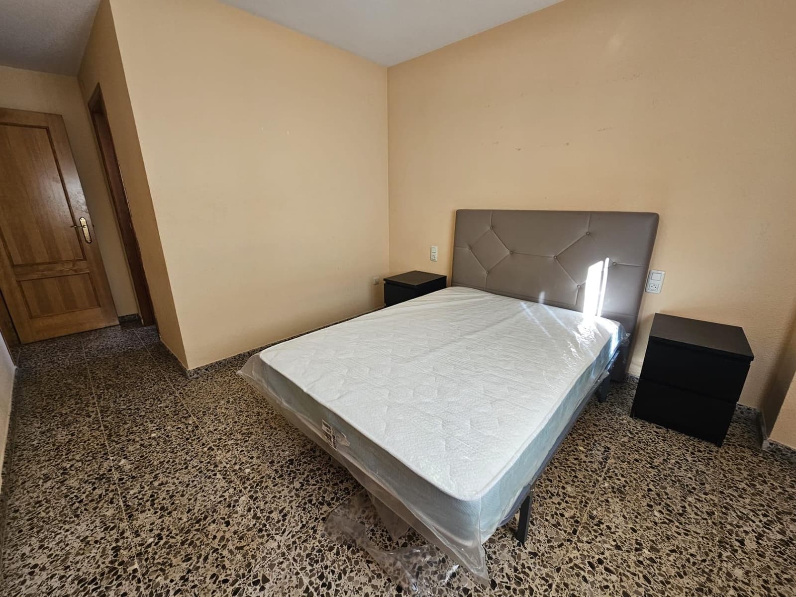 Piso de 3 habitaciones en València ciudad en alquiler con garaje - 1.300 € (Ref: 9532133)