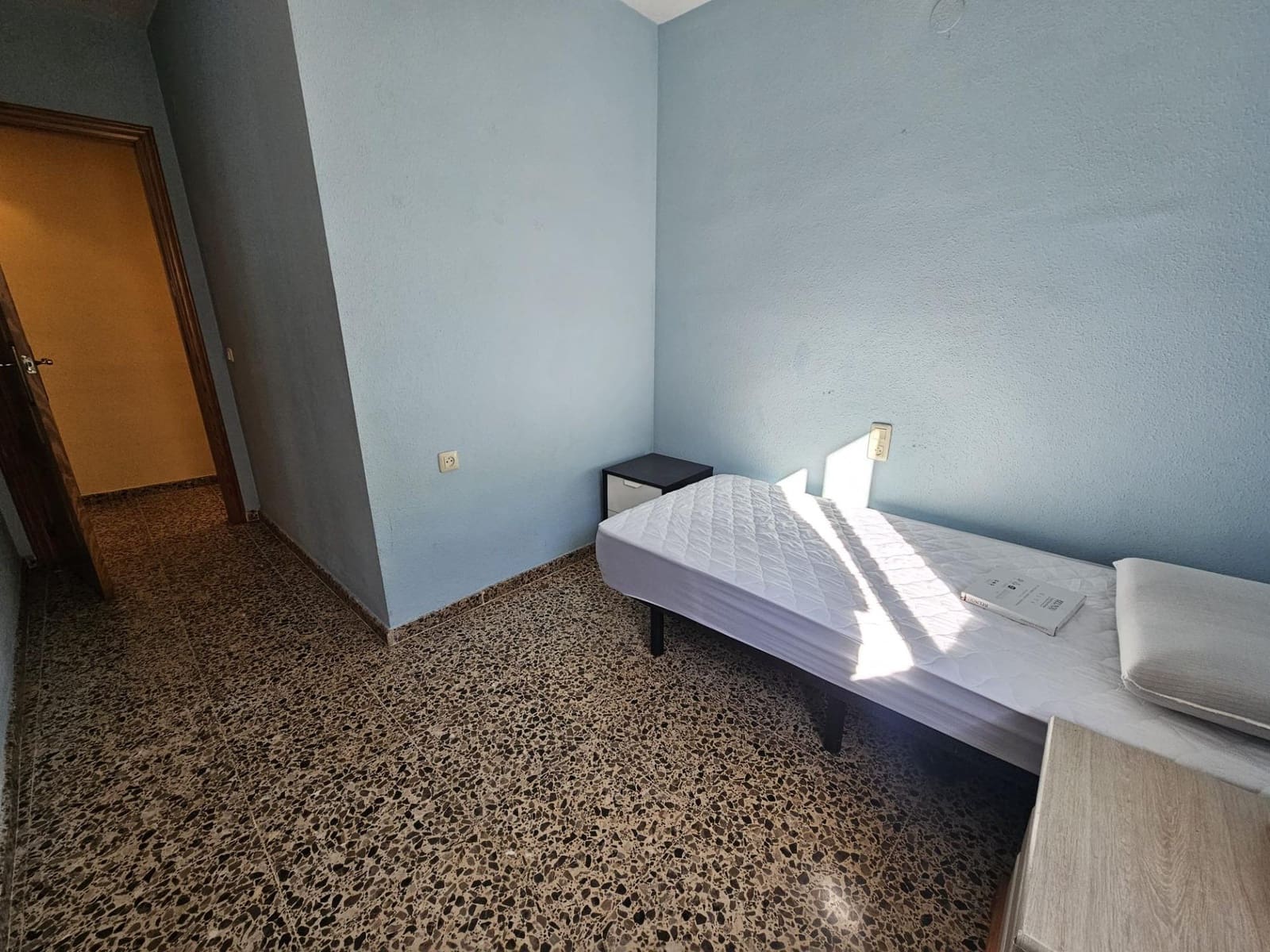 Piso de 3 habitaciones en València ciudad en alquiler con garaje - 1.300 € (Ref: 9532133)